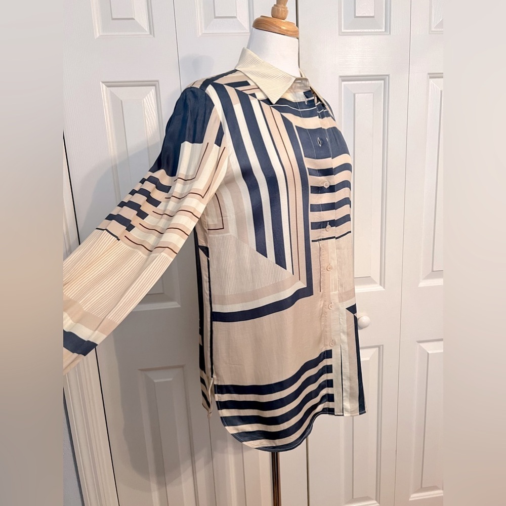 LAFAYETTE 148 NEW YORK Michelle Blue Cream Geometric Print Blouse Size Medium - Picture 7 of 10